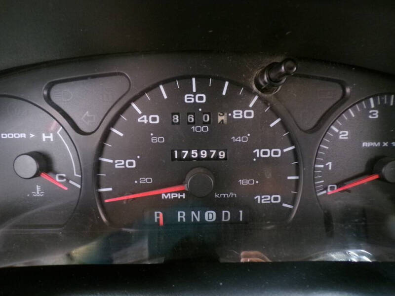 2003 Ford Taurus SE