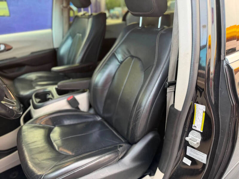 2017 Chrysler Pacifica Touring-L Plus