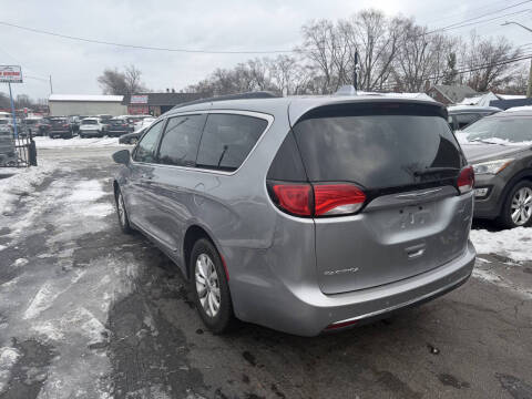 2017 Chrysler Pacifica Touring-L