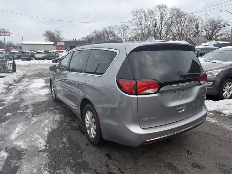 2017 Chrysler Pacifica Touring-L