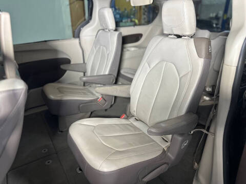 2017 Chrysler Pacifica Touring-L Plus