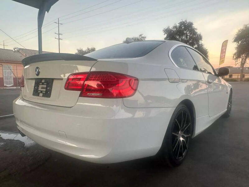 2011 BMW 3 Series 328i photo 3