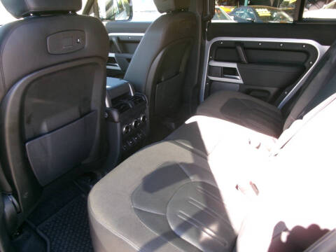 2020 Land Rover Defender 110 SE