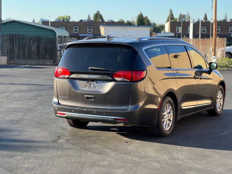 2020 Chrysler Pacifica Touring L