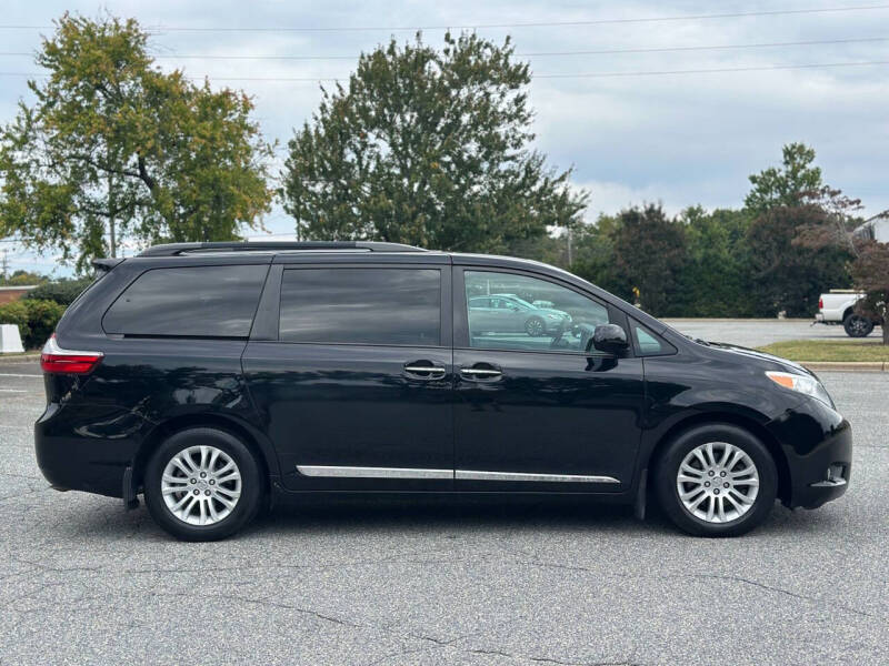 2017 Toyota Sienna XLE 8-Passenger