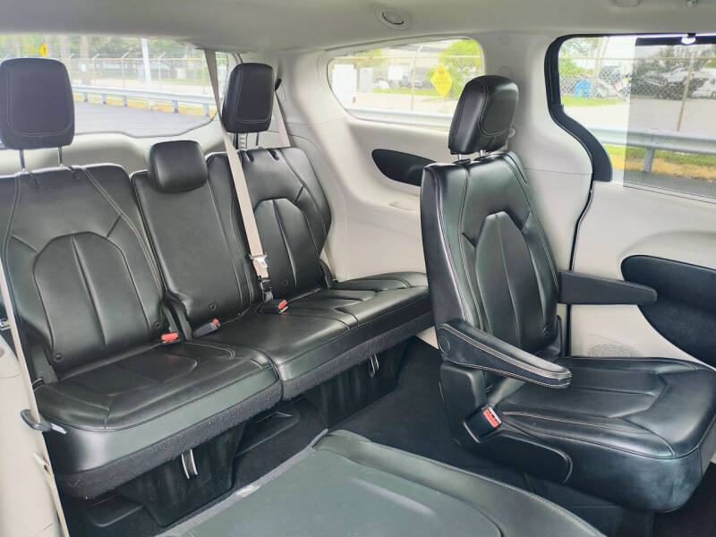 2020 Chrysler Voyager LXi