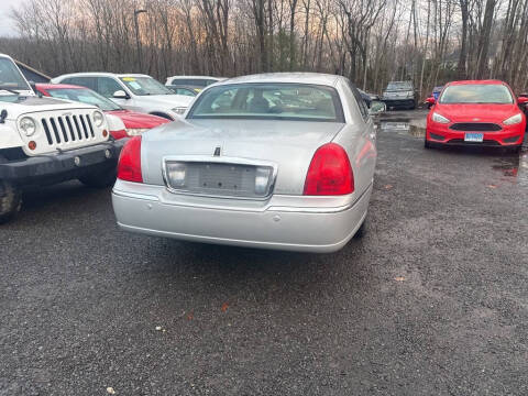 2005 Lincoln Town Car Signature Limited