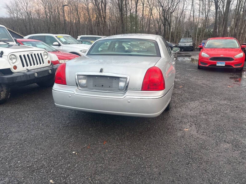 2005 Lincoln Town Car Signature Limited
