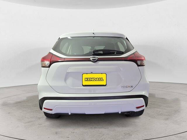 2024 Nissan Kicks S