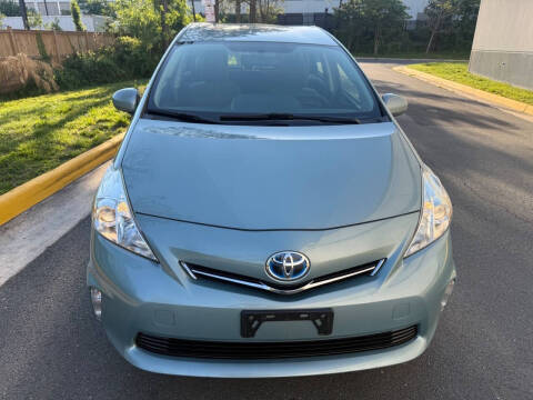 2014 Toyota Prius v Three