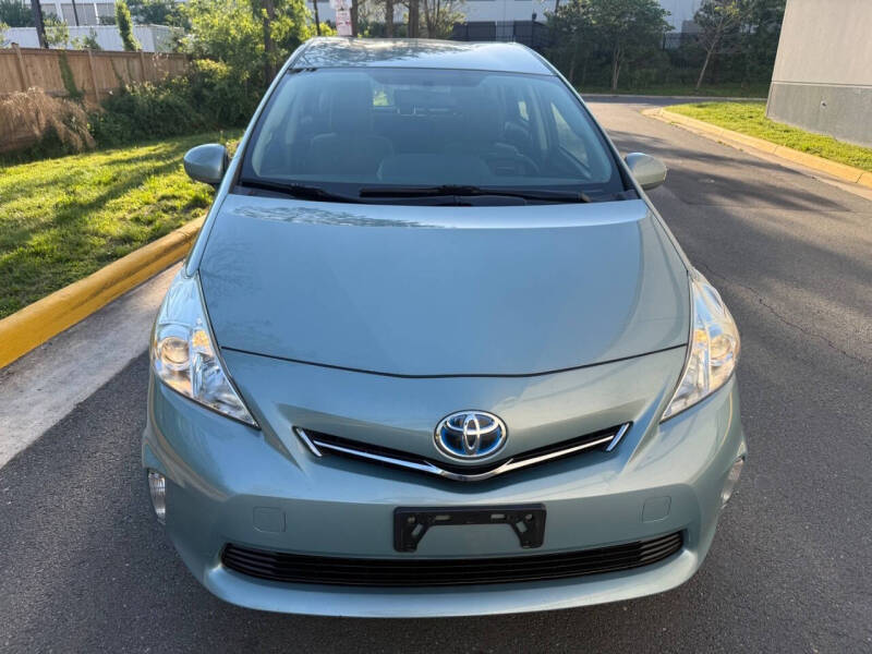 2014 Toyota Prius v Three