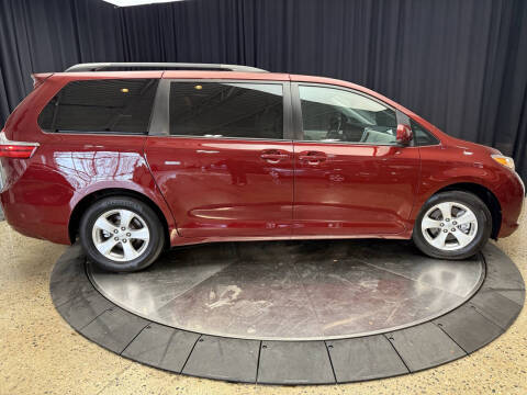 2017 Toyota Sienna LE 8-Passenger