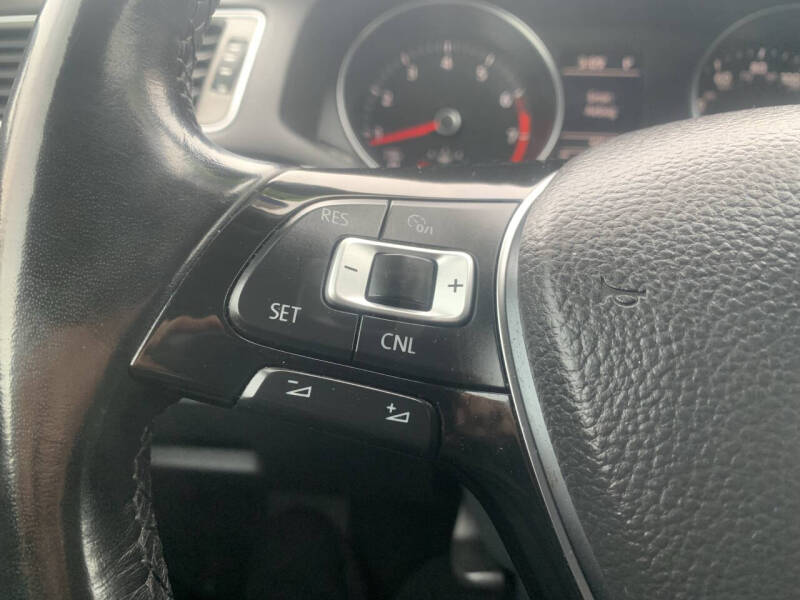 2017 Volkswagen Passat 1.8T R-Line