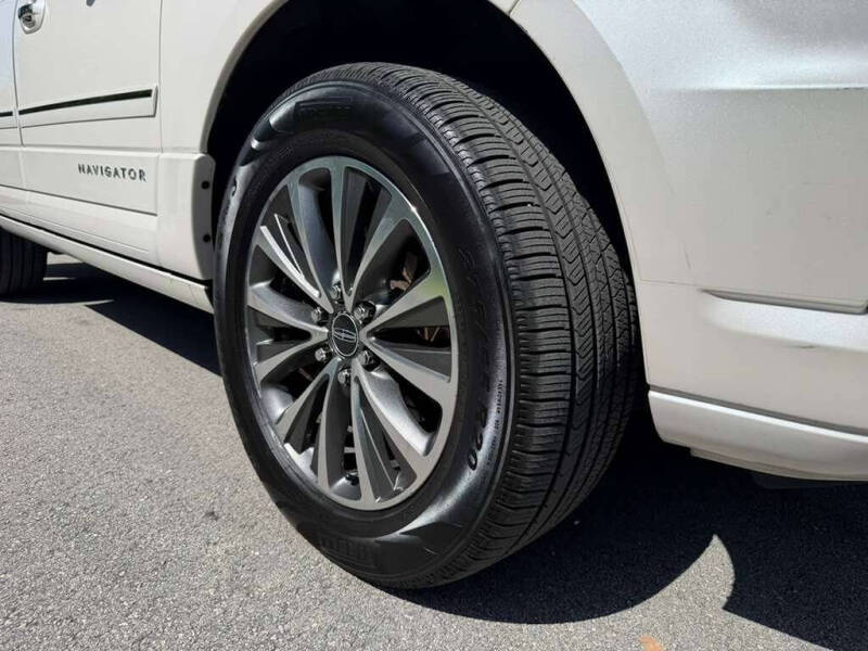 2017 Lincoln Navigator Select