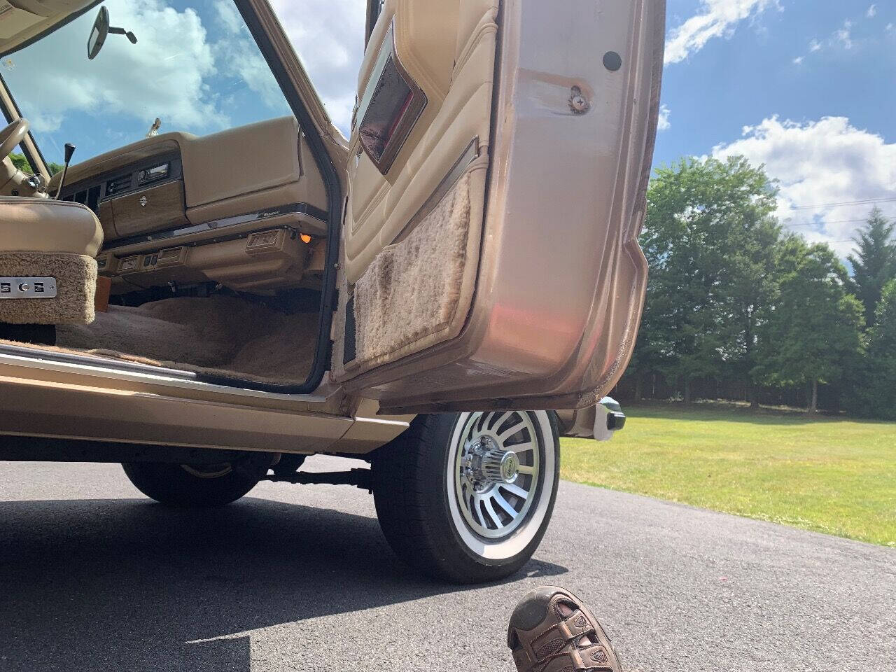1989 Jeep Grand Wagoneer 45
