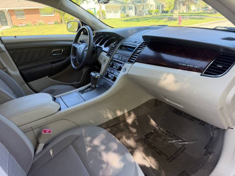 2011 Ford Taurus SEL