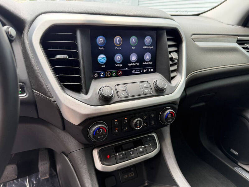 2023 GMC Acadia SLT