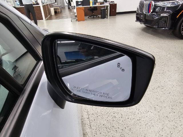 2023 Nissan Versa SR