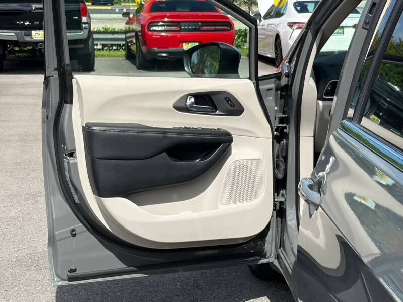 2023 Chrysler Pacifica Touring L