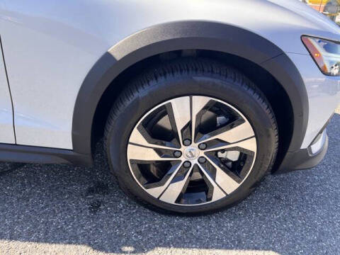 2024 Volvo V60 Cross Country B5 Plus