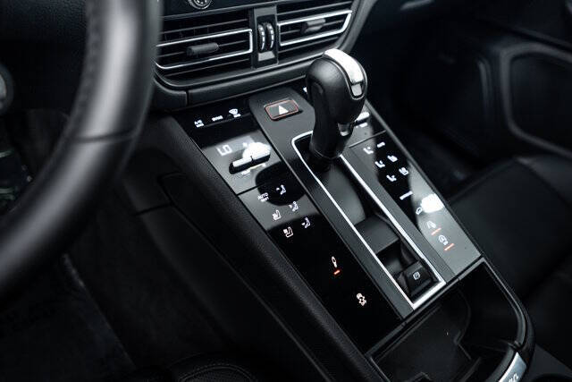2023 Porsche Macan T