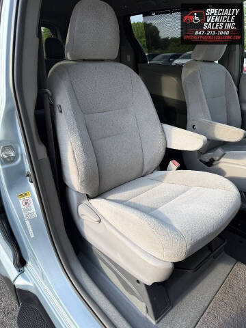 2015 Toyota Sienna LE Mobility 7-Passenger
