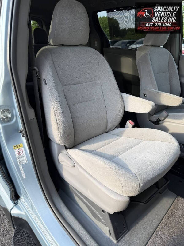 2015 Toyota Sienna LE Mobility 7-Passenger