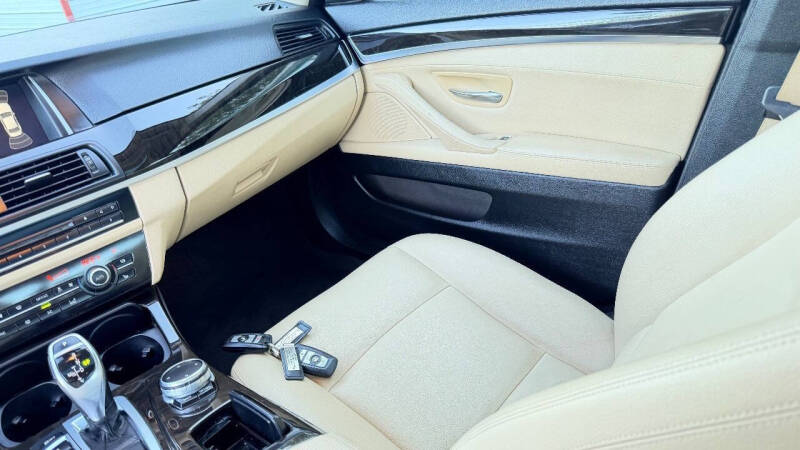 2016 BMW 5 Series 528i