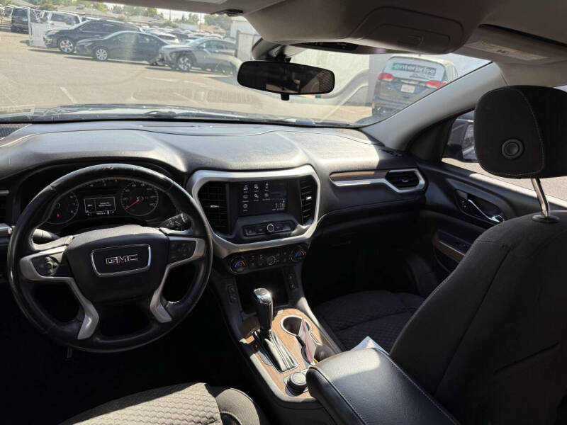 2017 GMC Acadia SLE-2