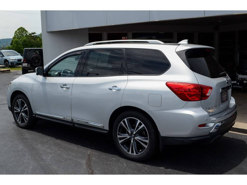 2020 Nissan Pathfinder for sale at EARL DUFF PRE-OWNED CENTER in Harriman, TN