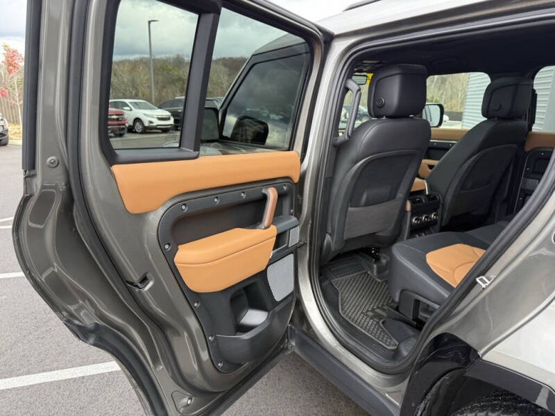 2024 Land Rover Defender 130 P400 X-Dynamic SE