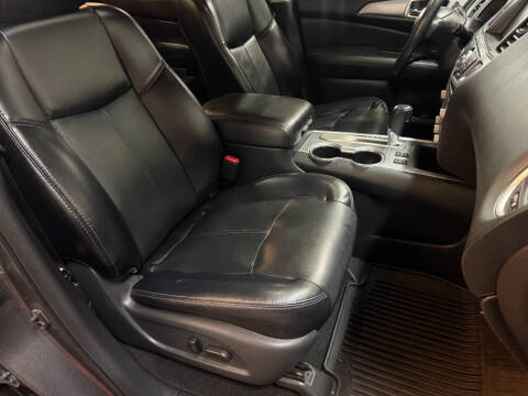 2017 Nissan Pathfinder SL