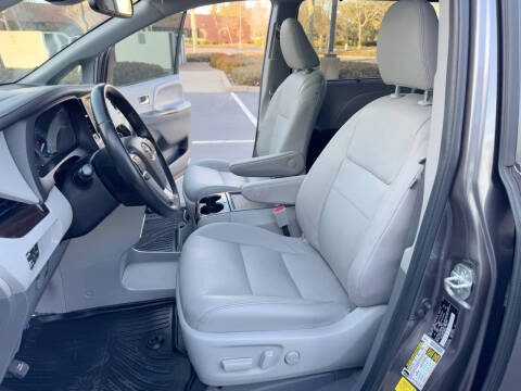 2020 Toyota Sienna XLE 8-Passenger