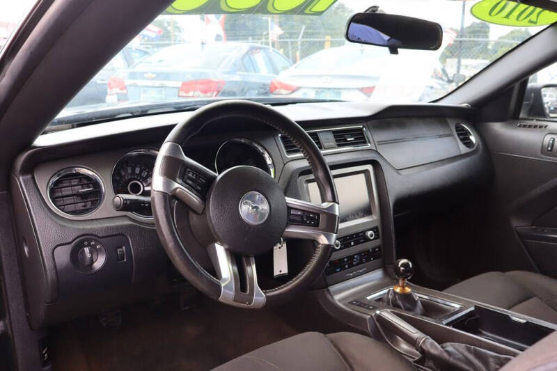 2014 Ford Mustang V6