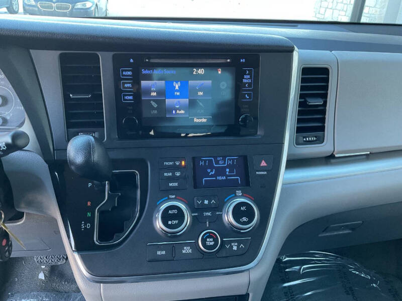 2015 Toyota Sienna LE 8-Passenger