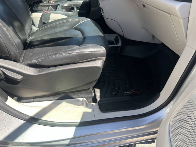 2017 Chrysler Pacifica Touring-L