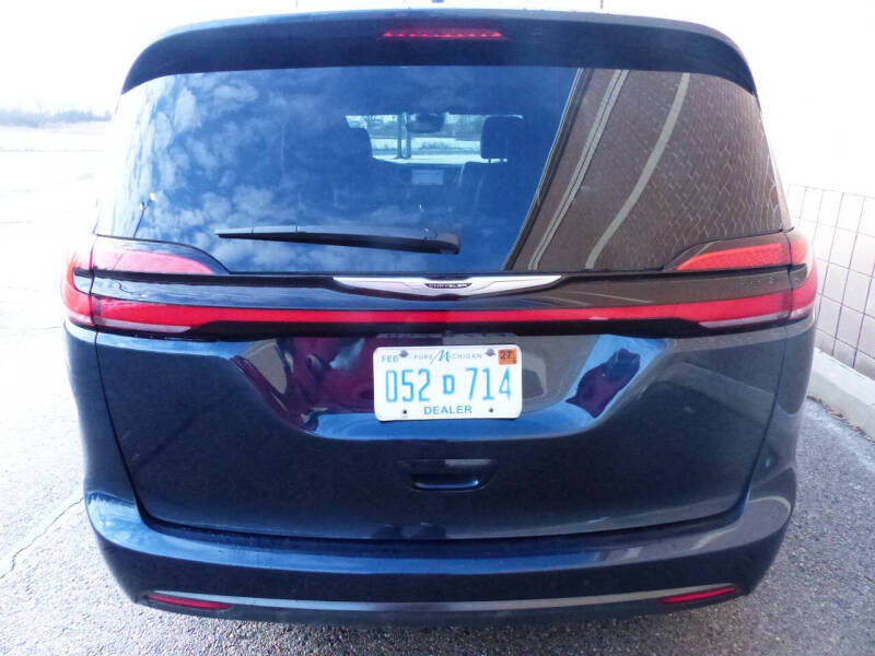 2025 Chrysler Pacifica Select