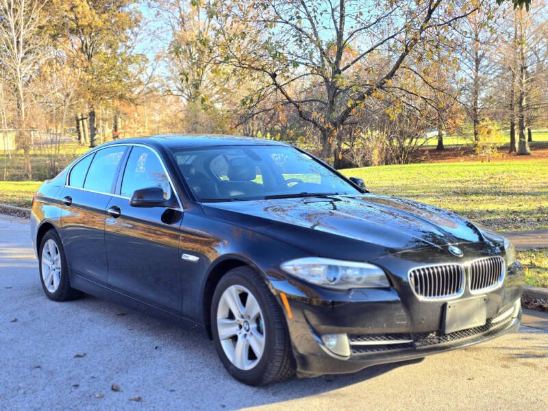 2011 BMW 5 Series 528i photo 3