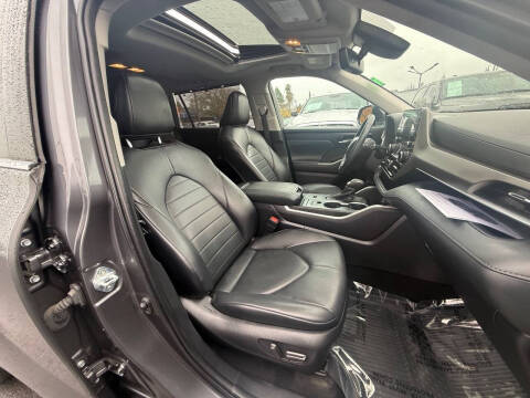 2022 Toyota Highlander Hybrid XLE