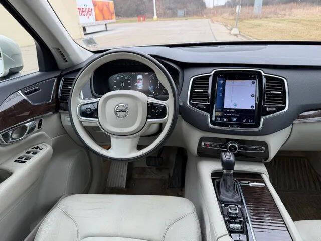 2016 Volvo XC90 T6 Momentum