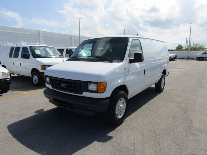 2005 Ford Econoline Van Commercial photo 2