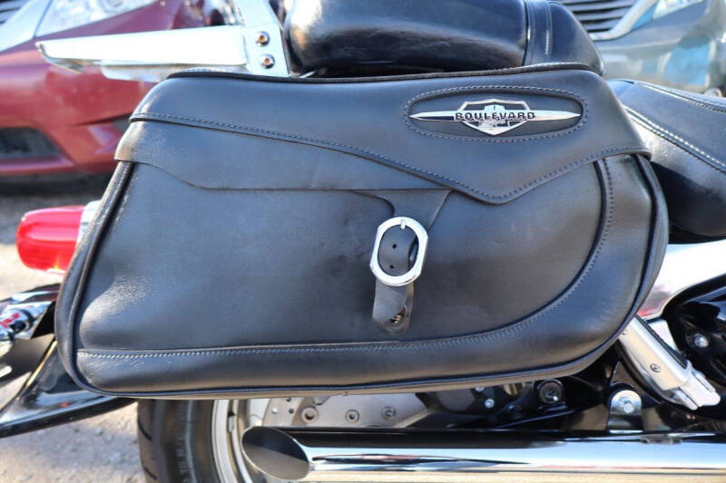 2005 Suzuki Boulevard