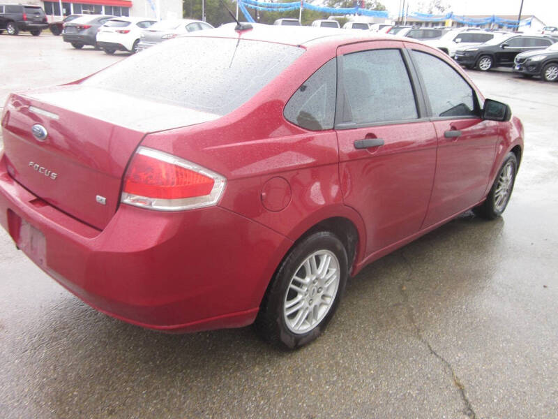 2010 Ford Focus SE photo 4