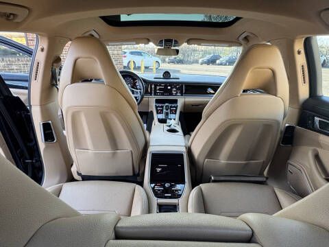 2017 Porsche Panamera 4