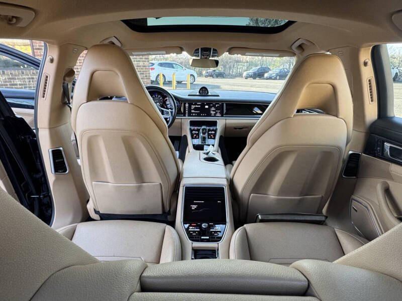 2017 Porsche Panamera 4