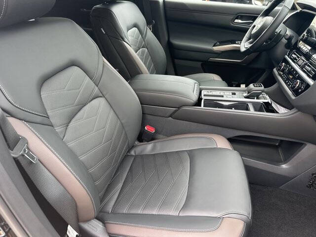 2025 Nissan Pathfinder Platinum