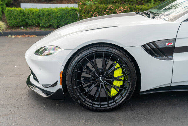 2023 Aston Martin Vantage 4