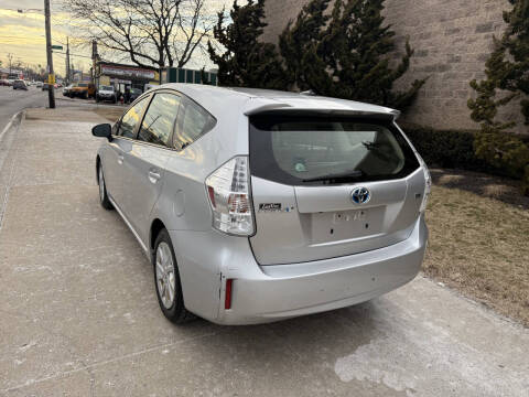 2012 Toyota Prius v Five