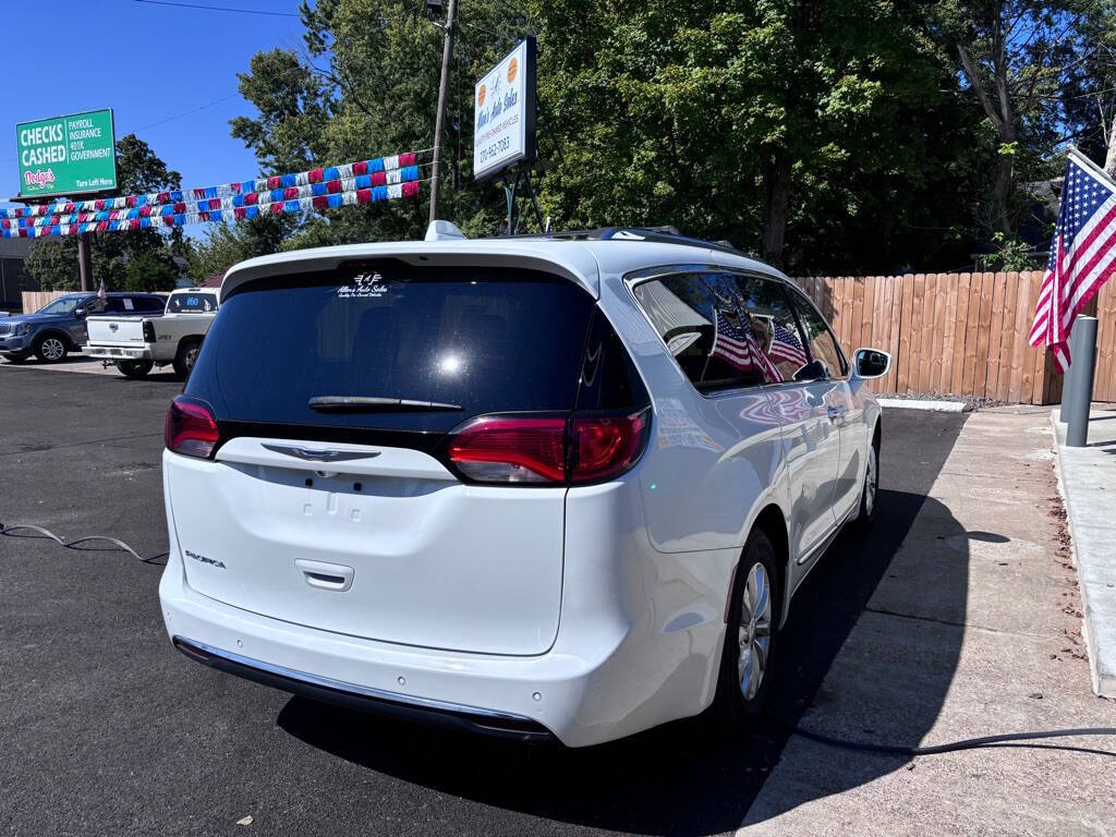 2019 Chrysler Pacifica for sale at Michael Johnson @ Allens Auto Sales Hopkinsville in Hopkinsville, KY