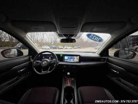 2025 Nissan Kicks SR